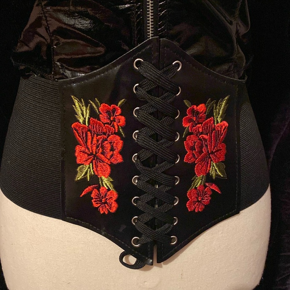 Black and red elastic corset belt with floral embroidery #060 - Picture 1 of 8